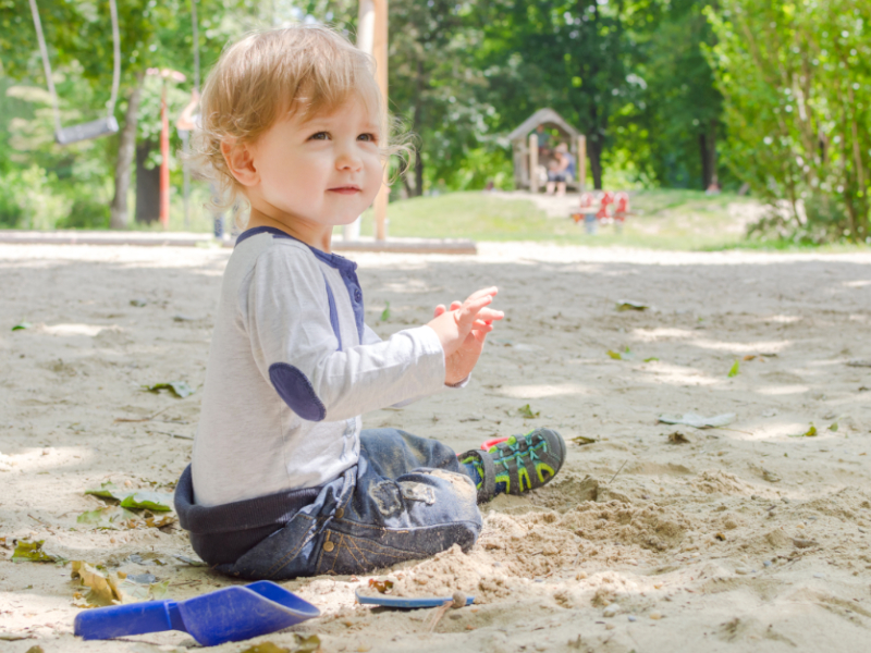 Krippe - Ich bin gegangen die Kinder sind geblieben1 - iStock © Aron M