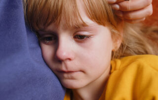 Bindungshunger – Wenn Kinder straucheln - Foto AdobeStock © Andrii Iemelianenko
