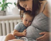 Alkohol in der Schwangerschaft - Aufklärung, Schutz und Hilfe für Familien - Foto iStock © Anastasiia Stiahailo