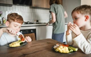 Warum Kinder zuhause ihren Frust rauslassen - Foto i Stock © elenaleonova