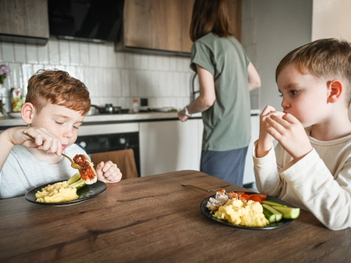 Warum Kinder zuhause ihren Frust rauslassen - Foto i Stock © elenaleonova