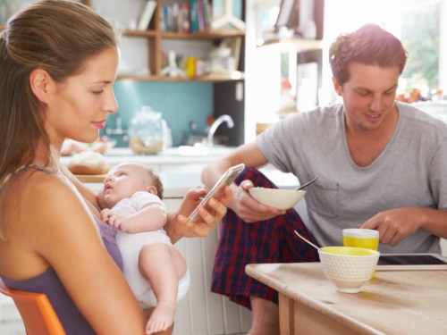Erziehung in unserer durchdigitalisierten Gesellschaft - Foto shutterstock © Monkey Business Images
